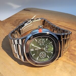 Elegant Stainless Steel Green Dial  Polished Case Men's Watch Replica 42mm Cardi